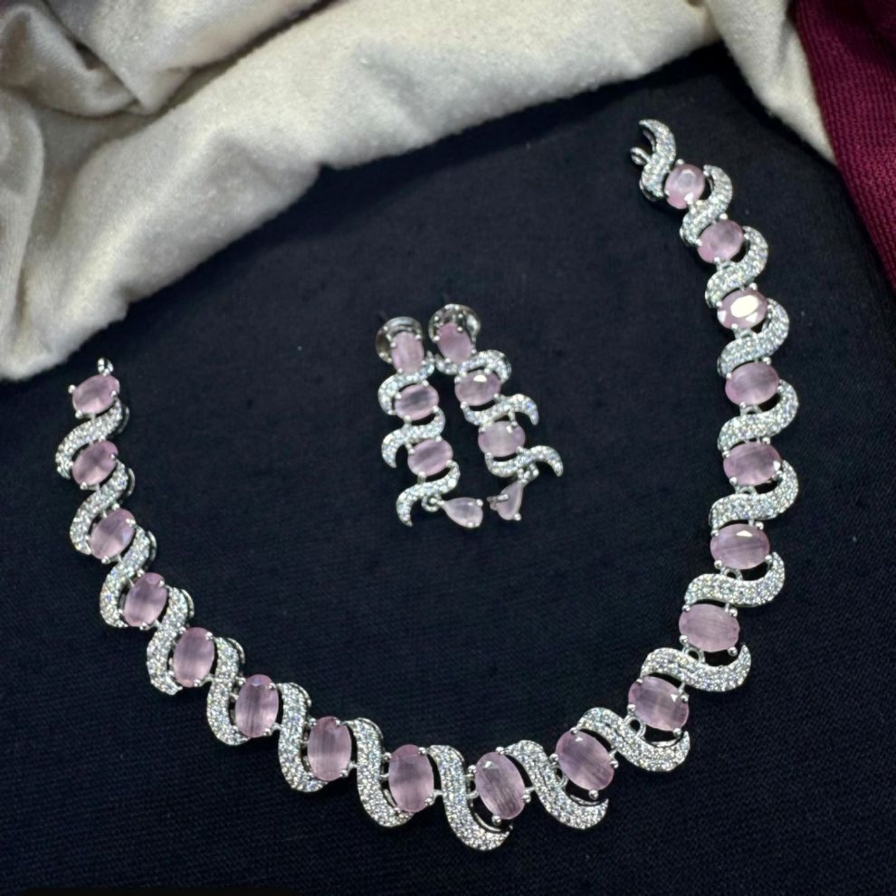 Feminine Pink Necklace Set