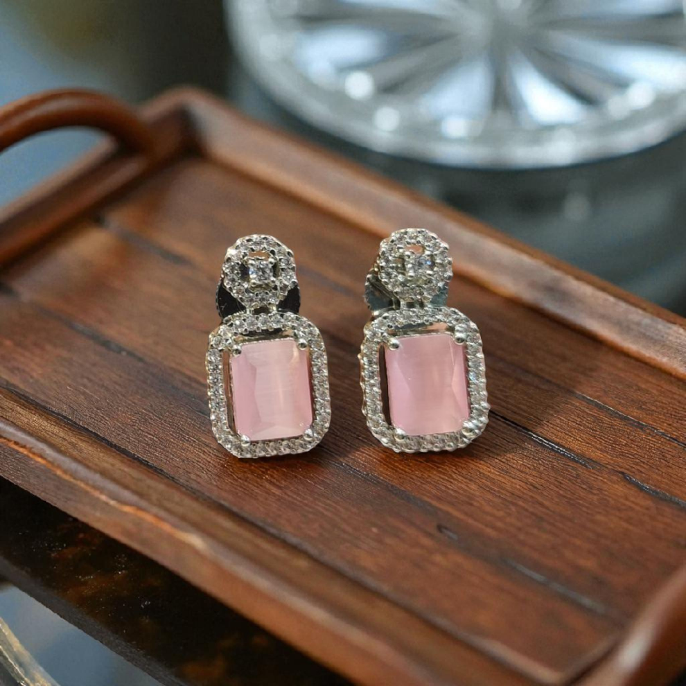 Pair of earrings with pink stones