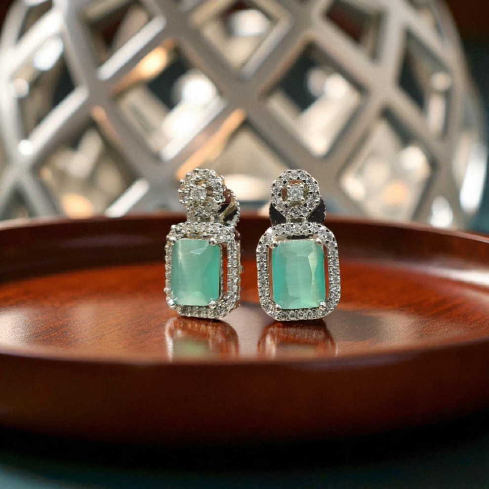 Pair of earrings with turquoise stones 