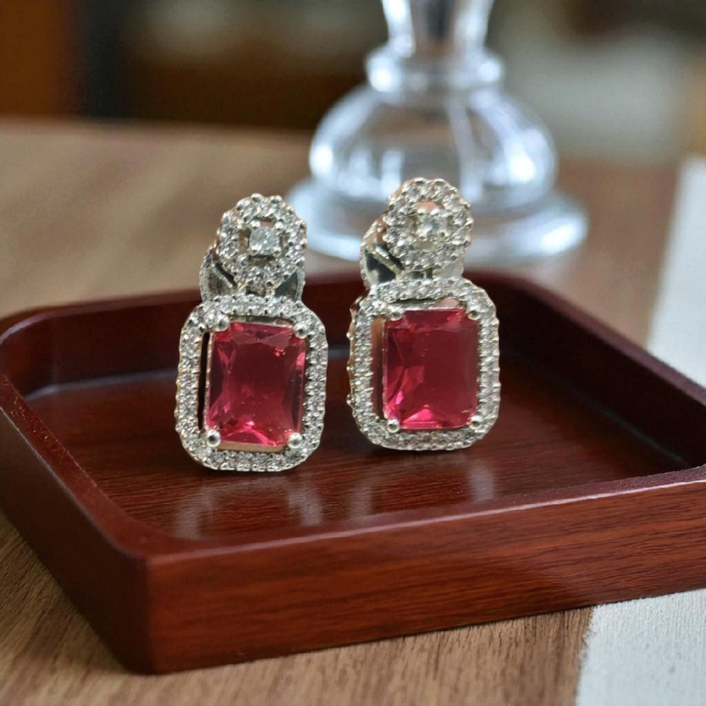 Pair of earrings with red gemstones
