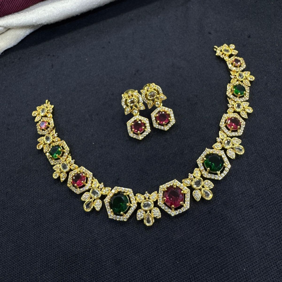 Royal Style Necklace Set with Detailed Stonework