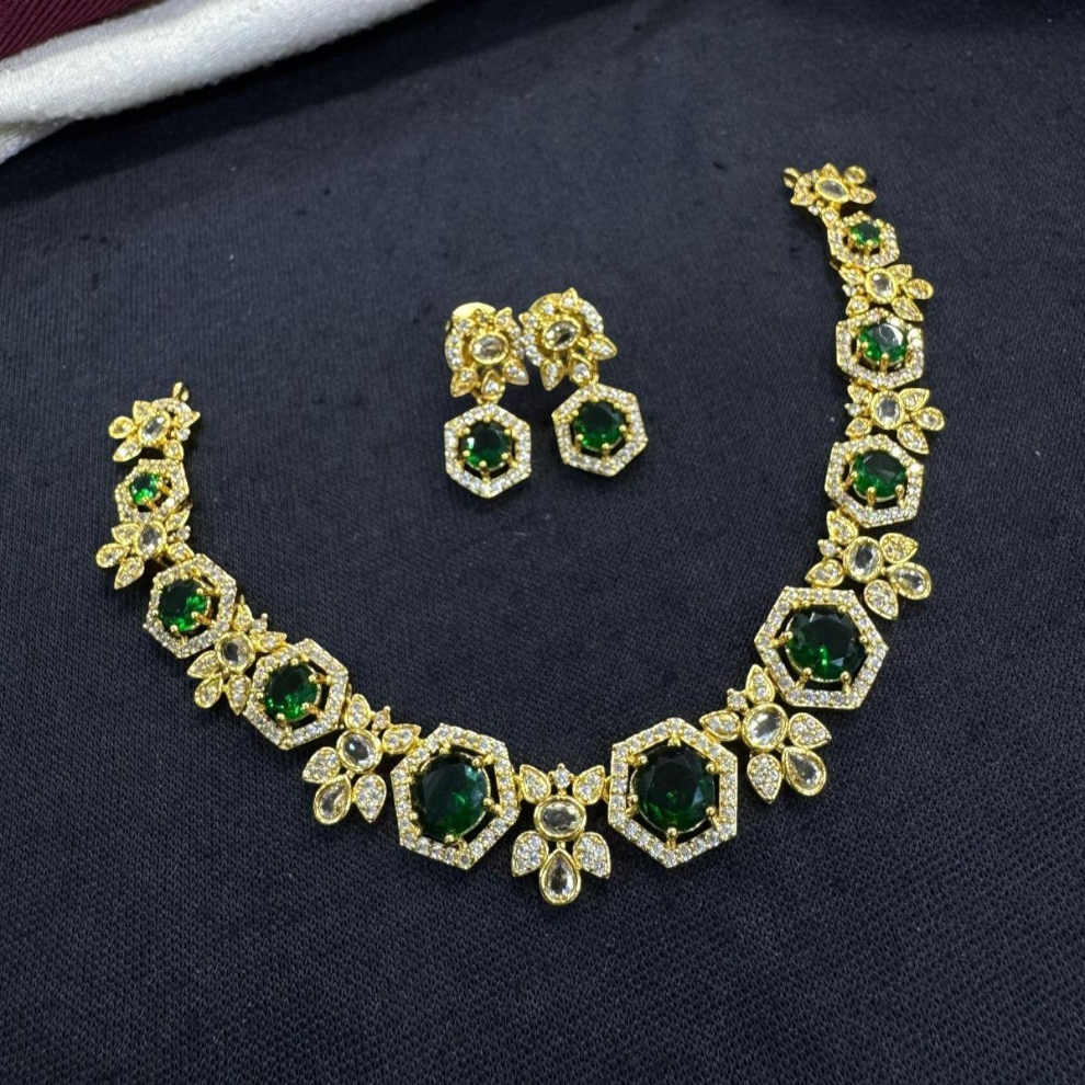 Royal Style Necklace Set with Detailed Stonework