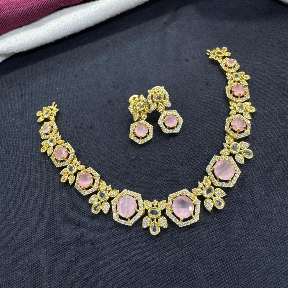 Royal Style Necklace Set with Detailed Stonework